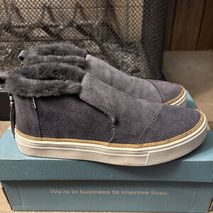 TOMS Women's Paxton Sneaker Boot Size 8 NWB Fur Lined Casual Shoe Gray Suede